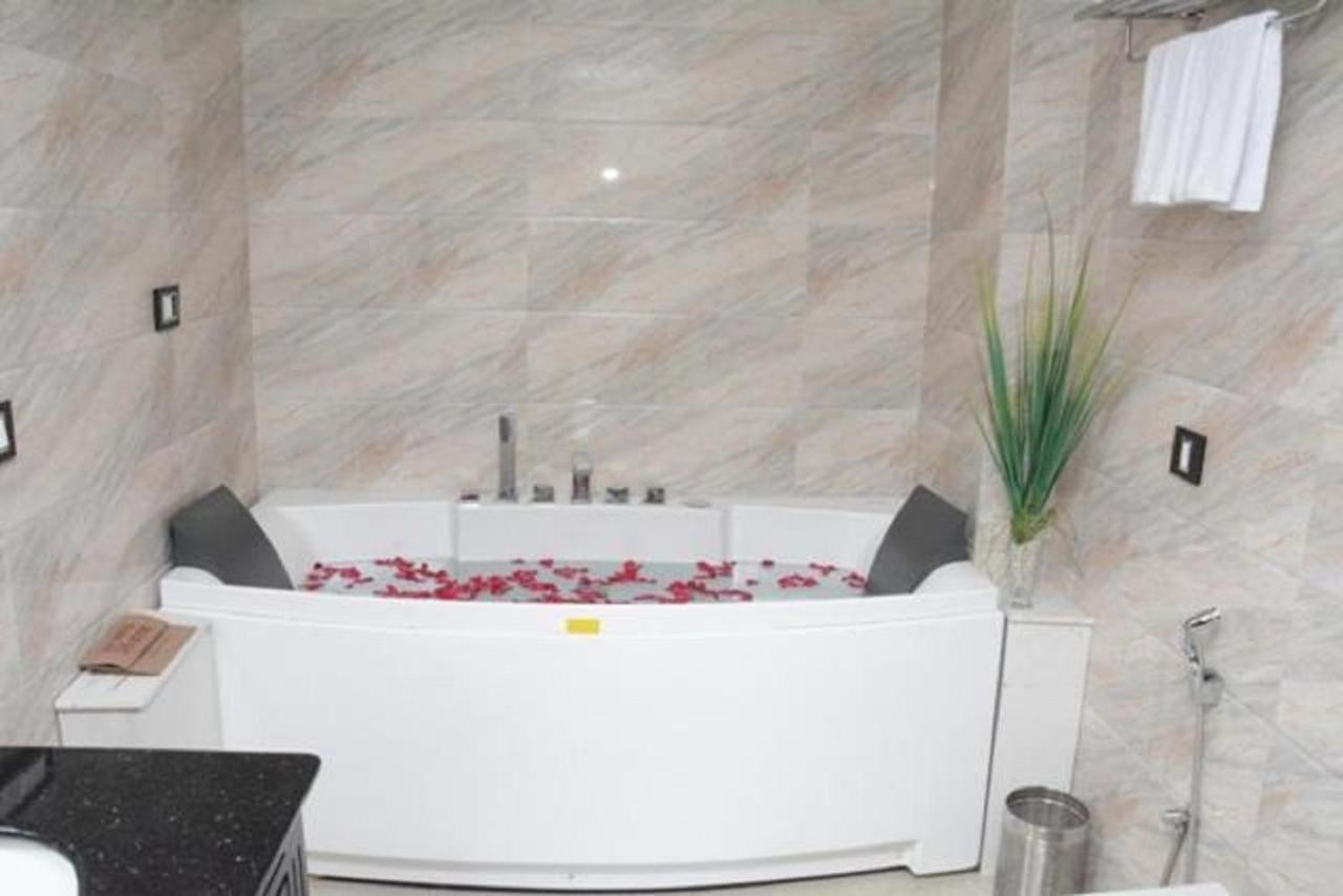 Hotel Atithi Γουβαχάτι Εξωτερικό φωτογραφία