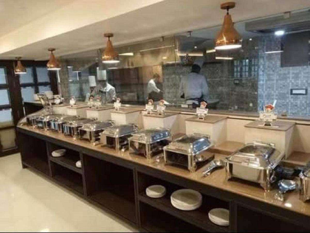 Hotel Atithi Γουβαχάτι Εξωτερικό φωτογραφία