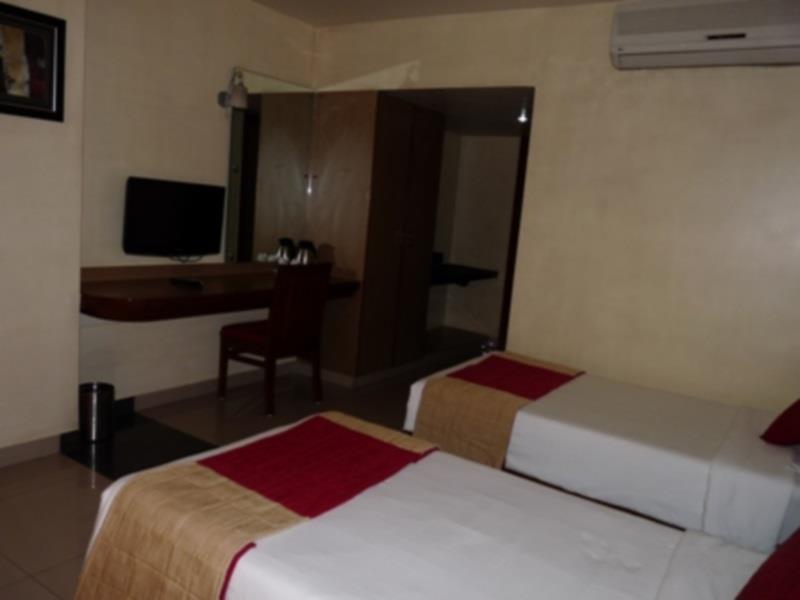 Hotel Atithi Γουβαχάτι Εξωτερικό φωτογραφία
