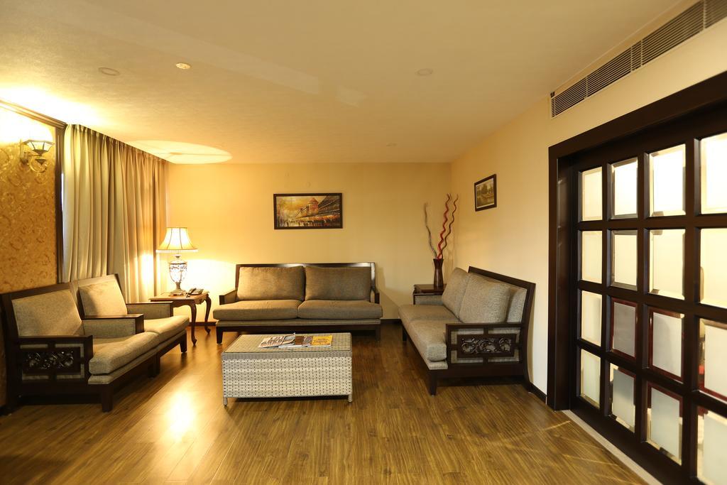 Hotel Atithi Γουβαχάτι Εξωτερικό φωτογραφία