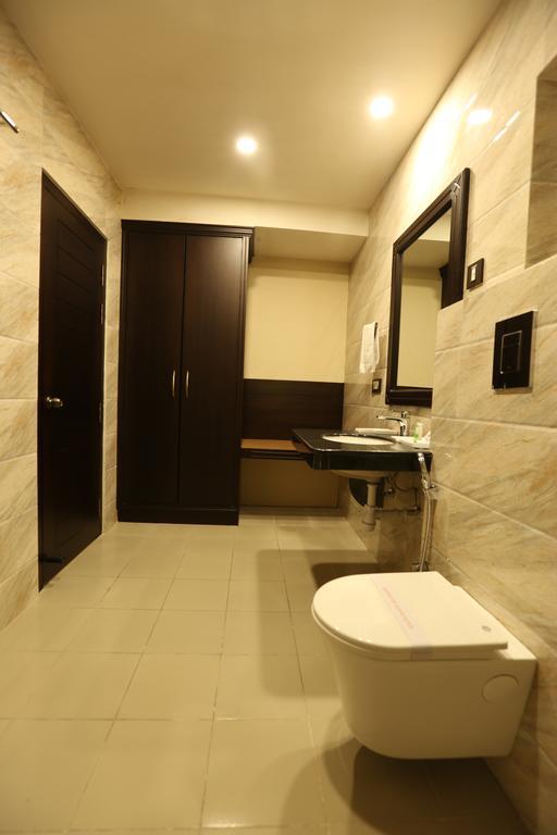 Hotel Atithi Γουβαχάτι Εξωτερικό φωτογραφία